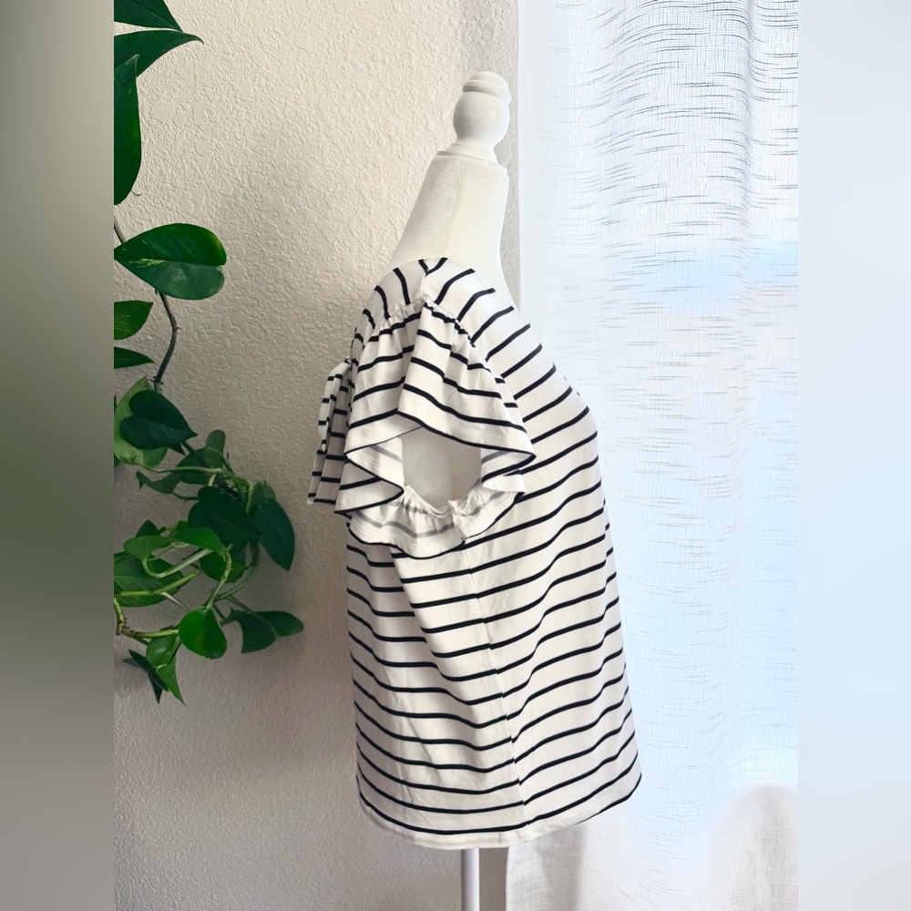 Bobeau Nordstrom Tie Back Black and White Striped Short Ruffle Sleeve Top - Picture 2 of 8